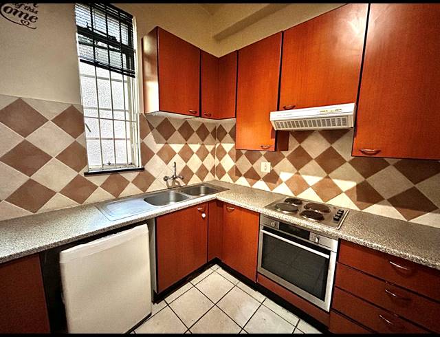 2 BEDROOM APARTMENT FOR SALE IN HOUGHTON ESTATE